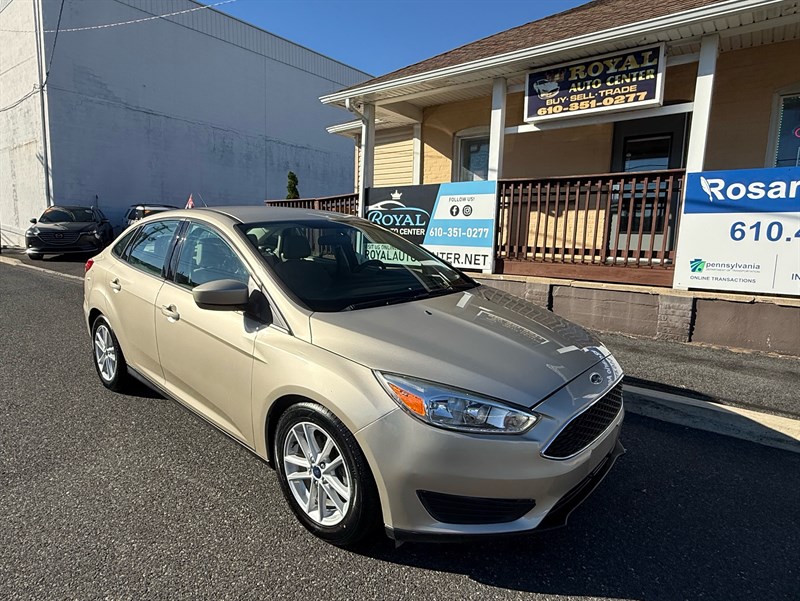 White Gold Metallic 2018 Ford Focus Sedan Front-Wheel Drive 6-Speed Automatic