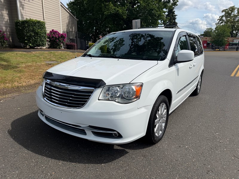 2015 Chrysler Town & Country Touring FWD