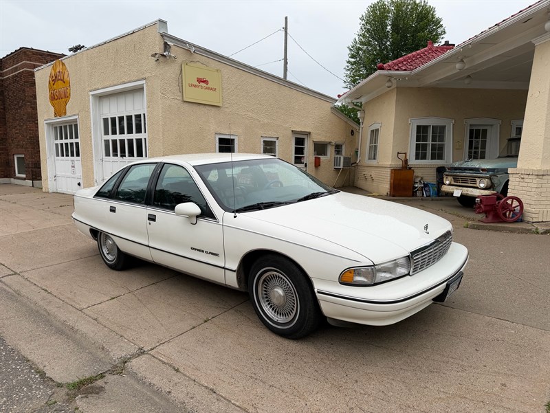 White 1991 Chevrolet Caprice Classic Sedan RWD Sedan Rear-Wheel Drive 4-Speed Automatic