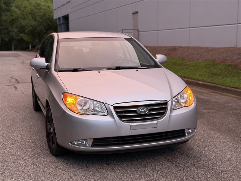 Hyundai Elantra photo 2