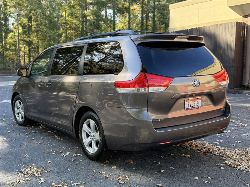 Toyota Sienna photo 8