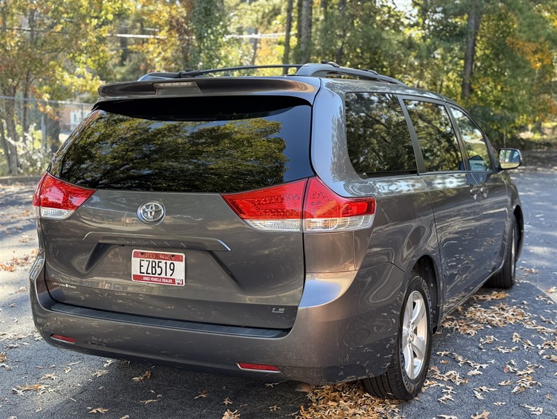 Toyota Sienna photo 10