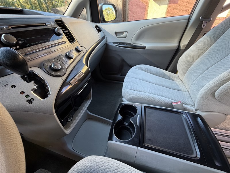 Toyota Sienna photo 25