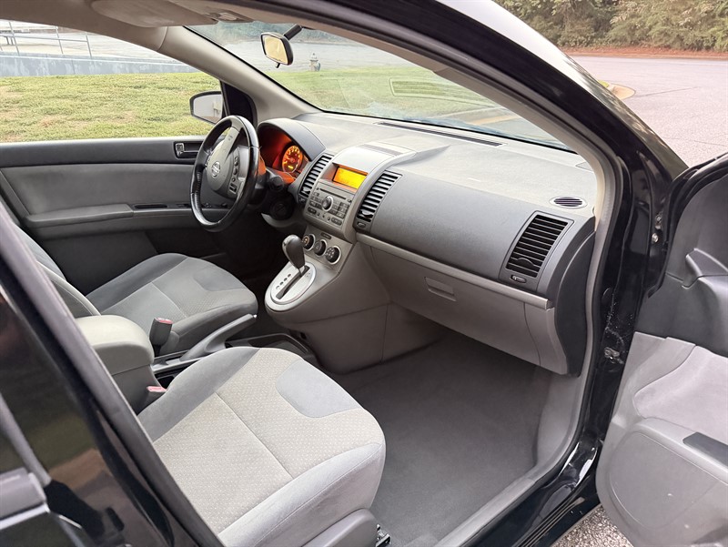Nissan Sentra photo 14