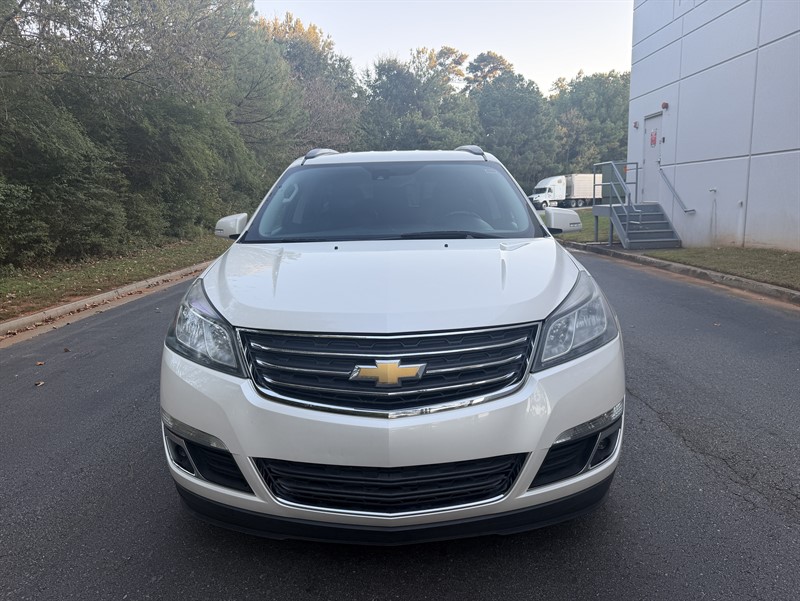 Chevrolet Traverse photo 2