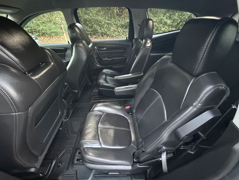 Chevrolet Traverse photo 11