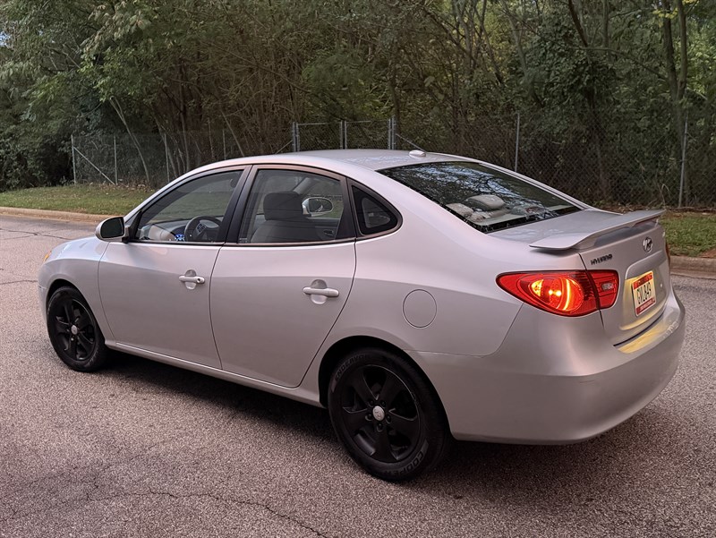 Hyundai Elantra photo 8