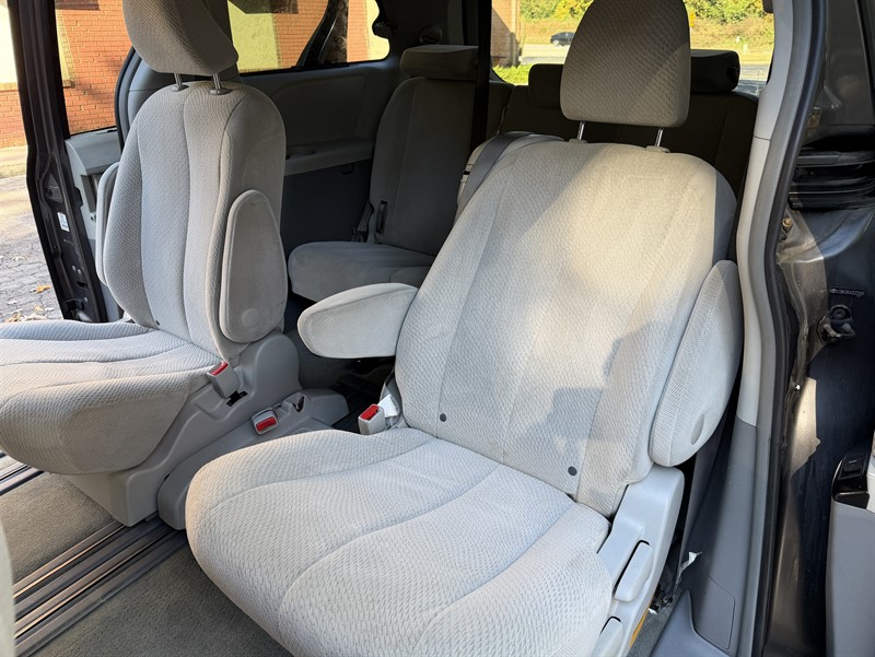 Toyota Sienna photo 15