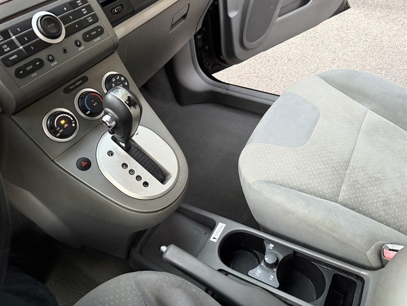 Nissan Sentra photo 24