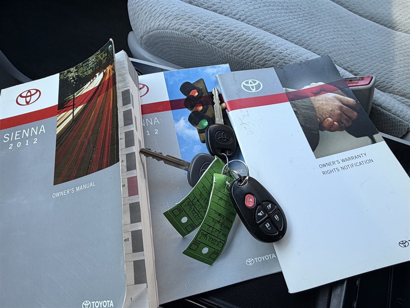Toyota Sienna photo 28