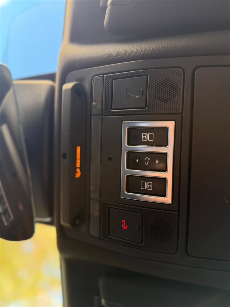 Land Rover Discovery photo 8