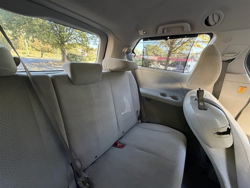 Toyota Sienna photo 14