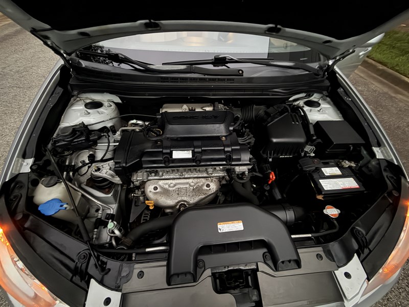 Hyundai Elantra photo 25