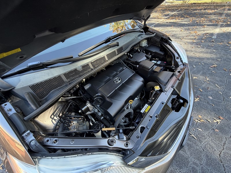 Toyota Sienna photo 30
