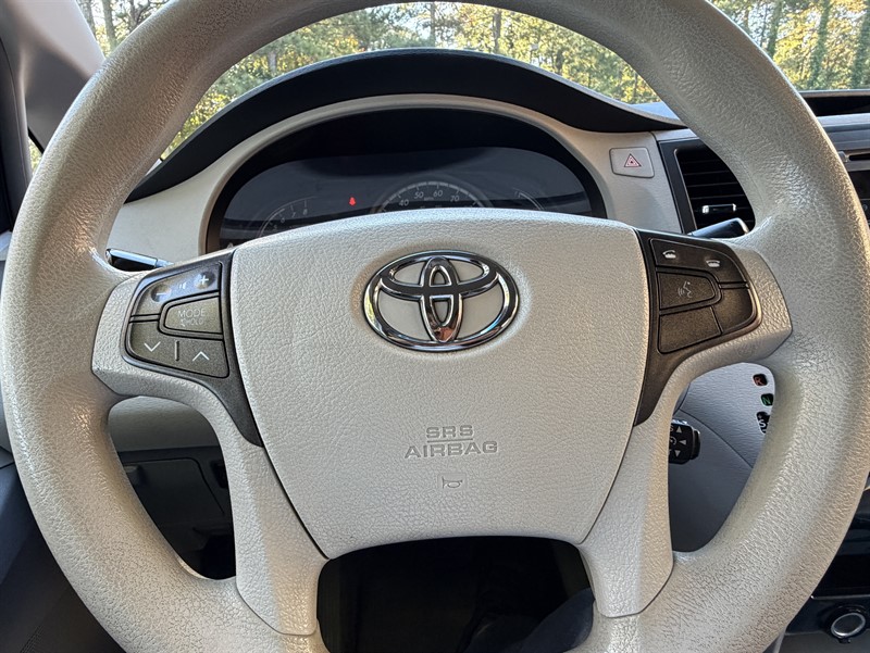 Toyota Sienna photo 27