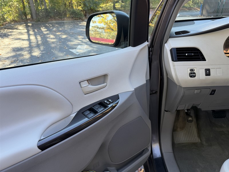 Toyota Sienna photo 20