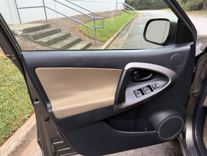 Toyota RAV4 photo 13