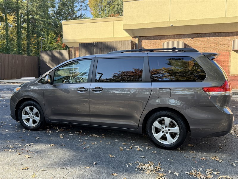 Toyota Sienna photo 7