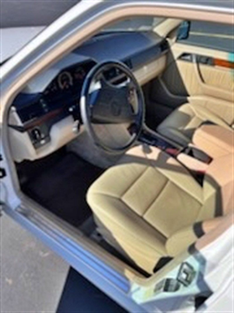 1995 Mercedes Benz E320 9