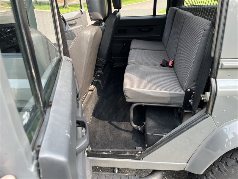 1990 Land Rover Defender 110 11