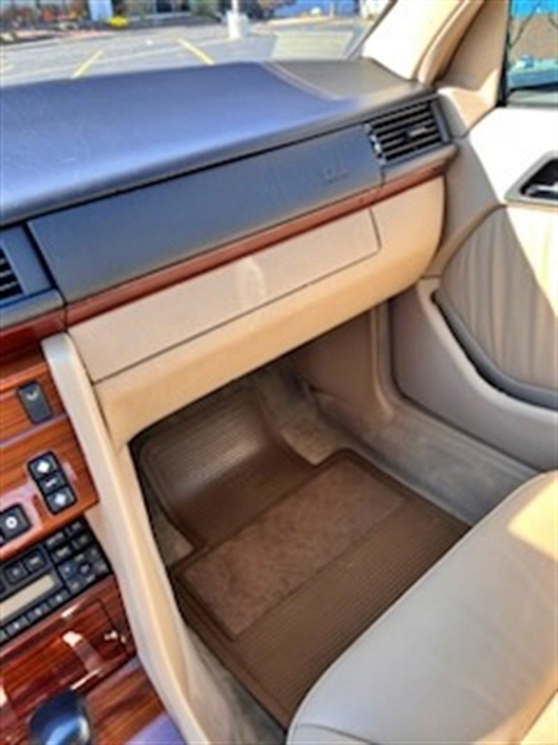 1995 Mercedes Benz E320 13