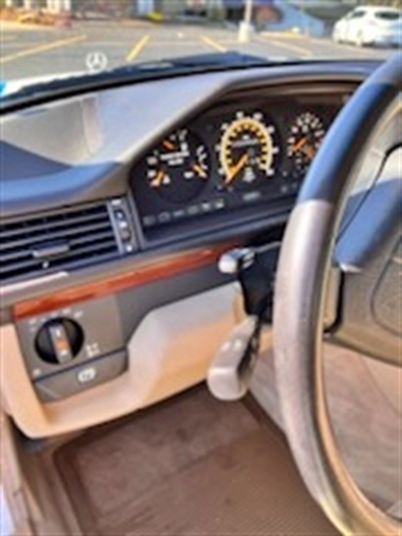 1995 Mercedes Benz E320 10