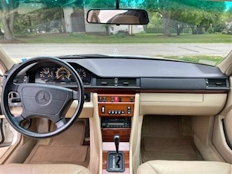 1995 Mercedes Benz E320 6