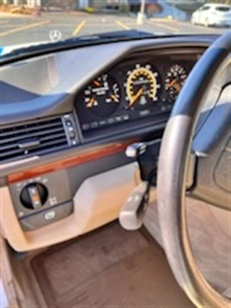 1995 Mercedes Benz E320 10