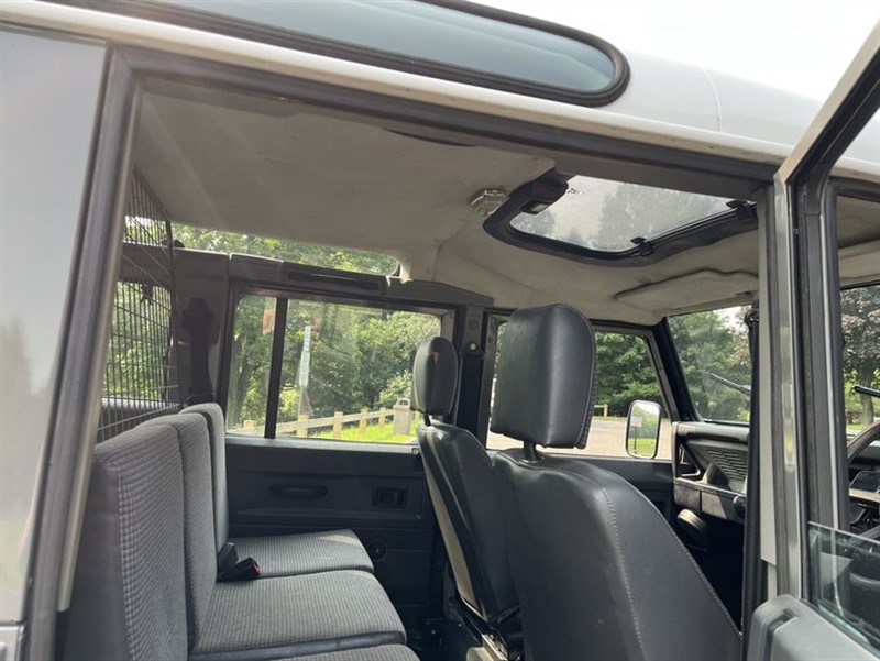 1990 Land Rover Defender 110 9