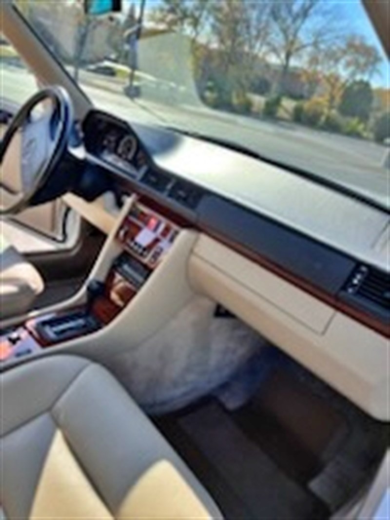 1995 Mercedes Benz E320 15