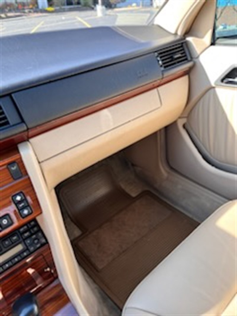 1995 Mercedes Benz E320 12