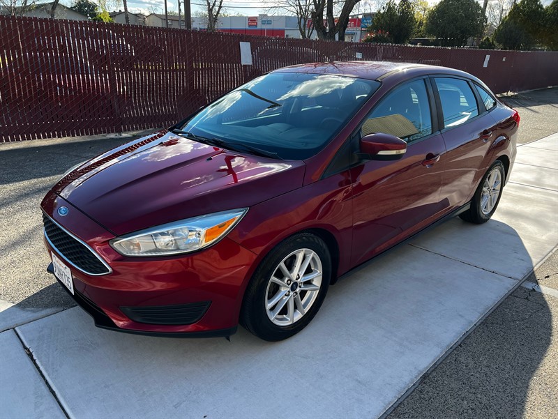 Red (Maroon) 2016 Ford Focus SE Sedan Front-Wheel Drive Automatic