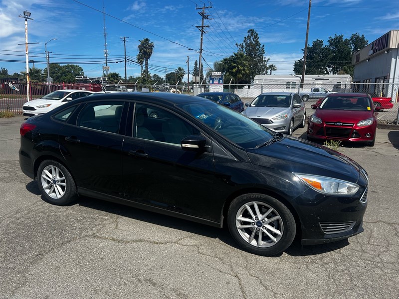Tuxedo Black Metallic 2015 Ford Focus SE Sedan Front-Wheel Drive Automatic