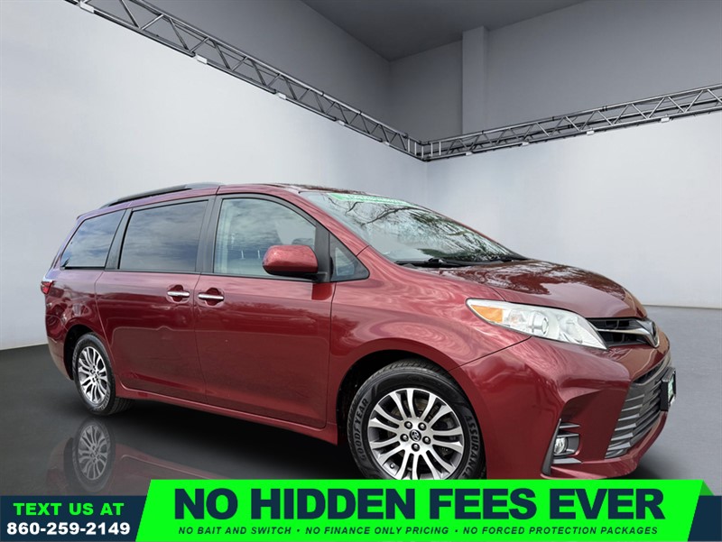 Toyota Sienna XLE 7-Passenger FWD with Auto-Access Seat