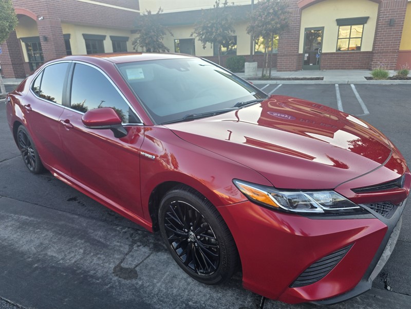2020 Toyota Camry Hybrid SE Hybrid