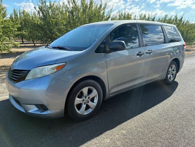 2013 Toyota Sienna D grade