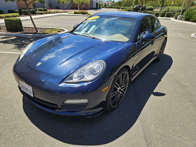 2012 Porsche Panamera Base (2WD), 4 (4WD)