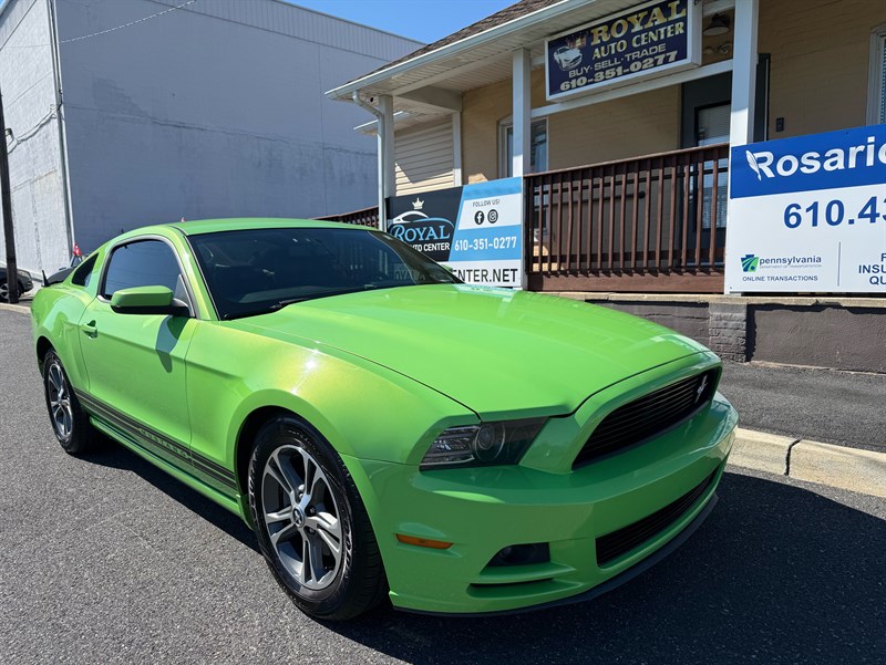 2013 Ford Mustang V6 Coupe RWD