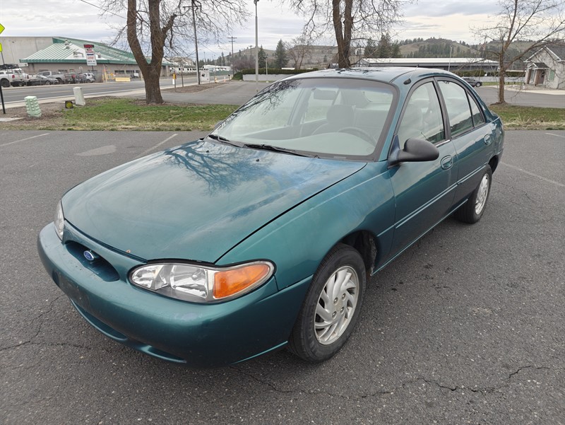 Ford Escort 4 Dr LX Sedan